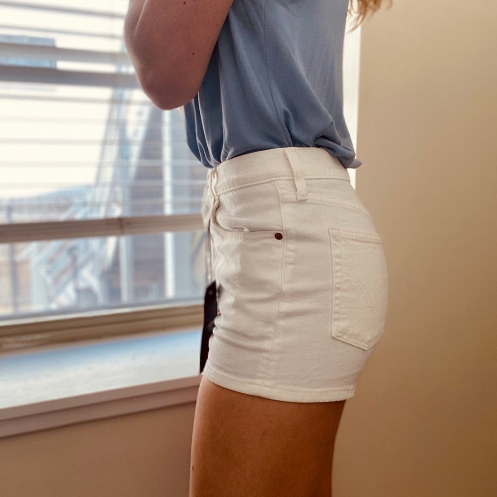 Levi’s White Denim Shorts - Picture 2 of 7